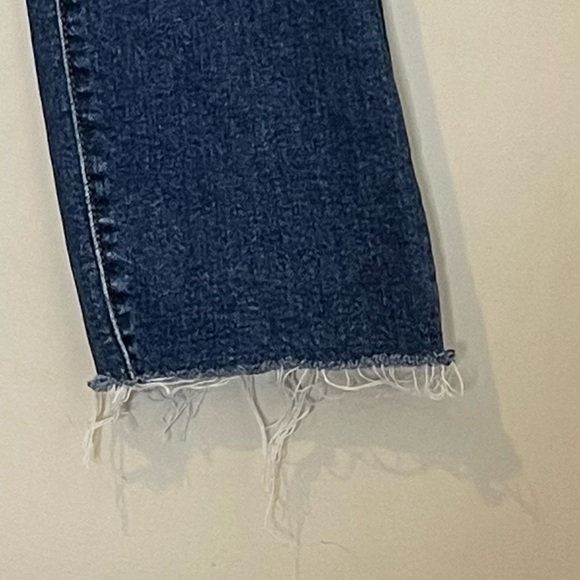 Levi's Womens Wedgie Straight Distressed Raw Hem Jeans Size 28 Button Fly - Picture 6 of 12